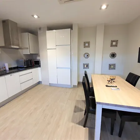 Vivienda Bajo Cubierta En Plaza Poeta Iglesias *