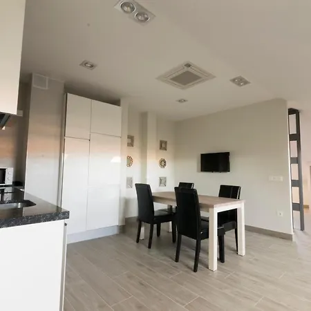 Vivienda Bajo Cubierta En Plaza Poeta Iglesias *